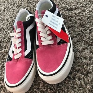 NWT pink/black Vans